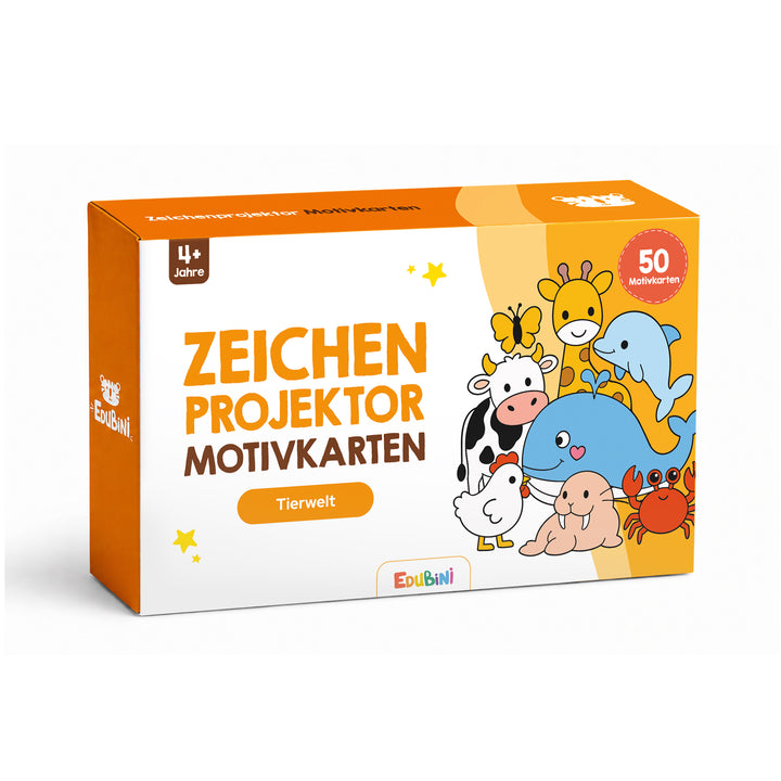 Eine leuchtend orange-weiße Schachtel mit der Aufschrift „50 Motivkarten für den Zeichenprojektor (Tierwelt)“ von Edubini, verziert mit bezaubernden Tierillustrationen wie einer Kuh, einem Delfin, einer Krabbe, einem Löwen und einer Giraffe. Im Inneren befindet sich das „Tierwelt“-Kartenset mit 50 Motivkarten, die für Kinder ab 4 Jahren konzipiert sind.
