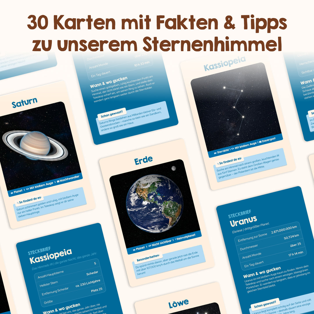 Es werden mehrere illustrierte Informationskarten zum Thema Astronomie gezeigt, auf denen Planeten, Sternbilder und die Erde abgebildet sind. Der deutsche Titel lautet: „30 Karten mit Fakten & Tipps zu unserem Sternenhimmel“. Diese „Edubini Sterngucker Entdeckerkarten für Kinder“ von Edubini eignen sich perfekt, um Kindern auf spielerische und lehrreiche Weise die Sternbilder näherzubringen.
